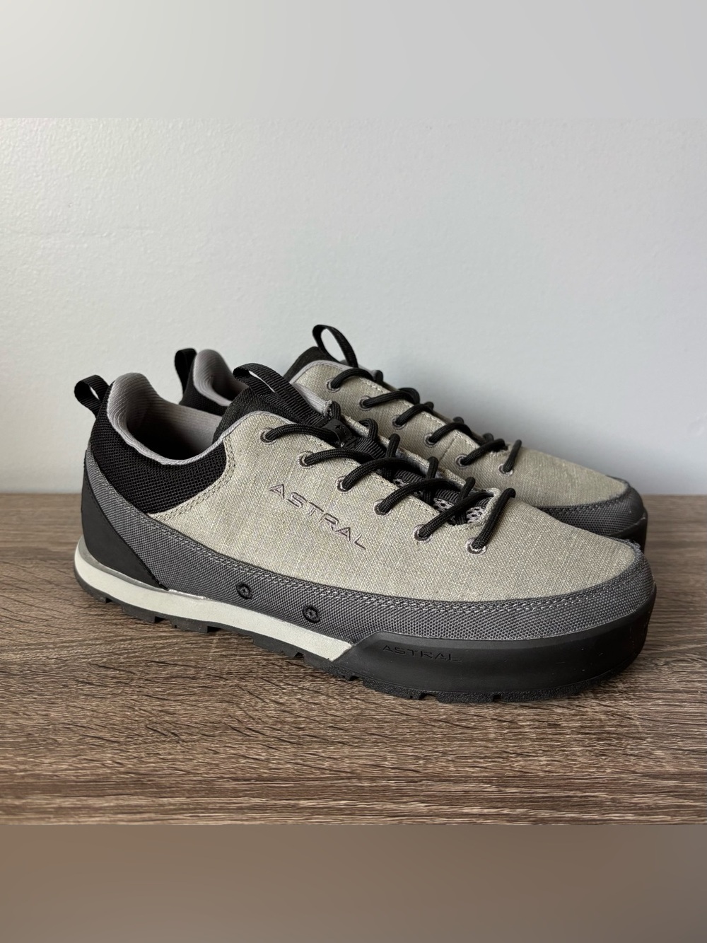 Astral Rambler Hiking Shoe Sneakers Women's 8 gray black water mountain approach